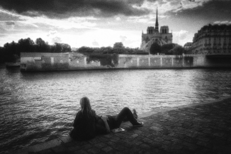 Couple at Ile-St-Louis